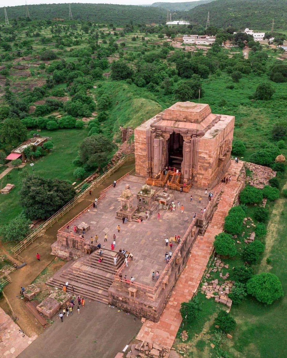 mytravelacharya's tweet photo. Bhojpur is famous for 11th century Ancient Hindu temple - Bhojeshwar. It is located near Bhopal, MP. This temple built by Raja Bhoj of the Paramara dynasty and it has one of the tallest and grandest Shiva Lingams in India. https://t.co/bhQiOEUQUe
