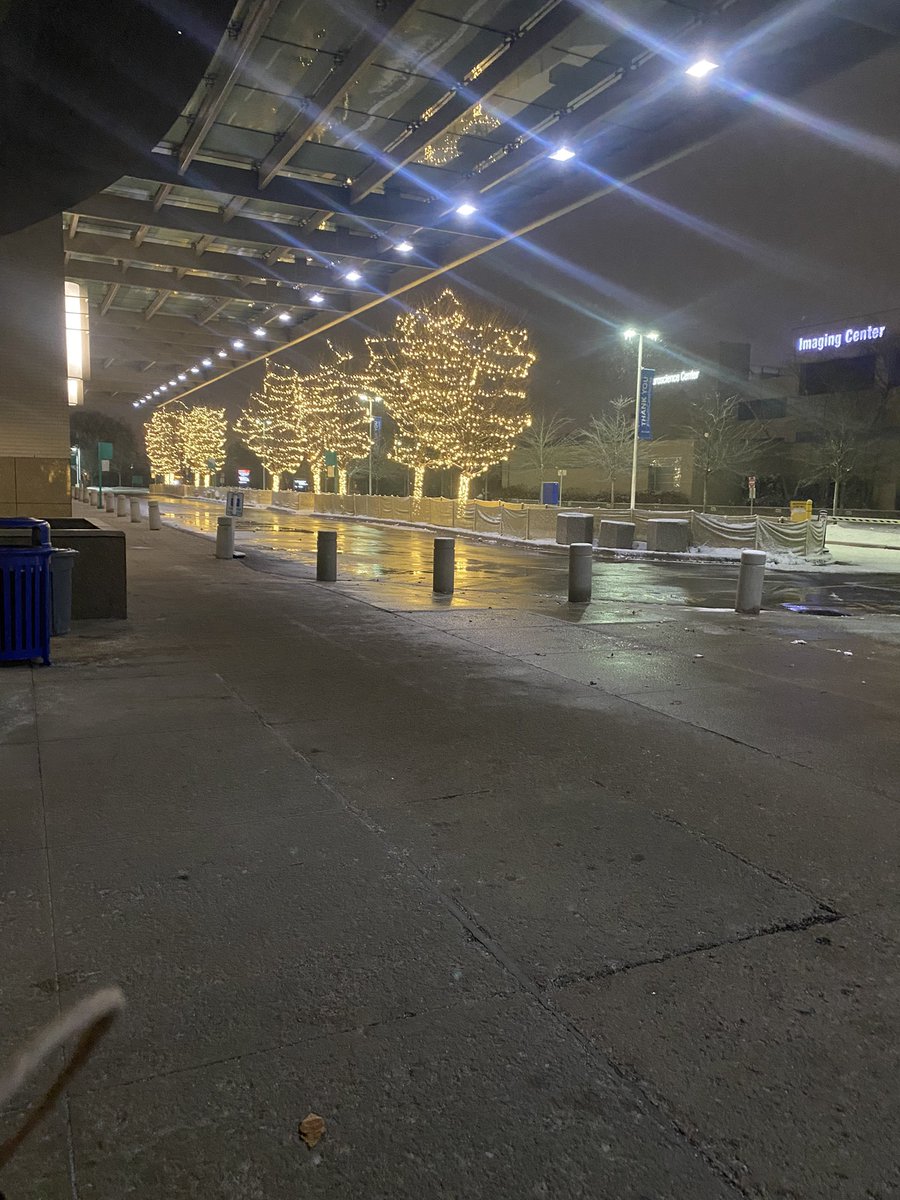 LauraMayGleason's tweet photo. New Years Eve / New Years Day ..
Worked at hospital over 30 hours past 2 days plus commute time…leaving now as the clock ⏰ turns over to Jan 2. This is an outdoor beauty— free to take off N95 gear and drive home in a snow storm ❄️
#14hrshift
#16hrshift
#PureMichigan
😷🦠 https://t.co/ntSASNHH4f