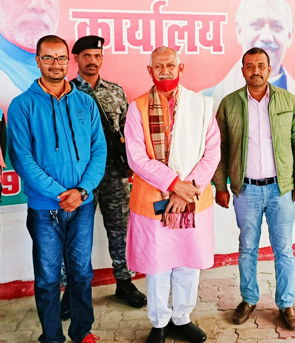 Vinitcpr's tweet photo. महाराजगंज के माननीय सांसद श्री जनार्दन सिंह सिग्रीवाल जी को जन्मदिन की हार्दिक शुभकामनाएं व ढेर सारी बधाई !!!
ईश्वर से आपके आरोग्य व दीर्घायु जीवन की प्रार्थना है।
@SIGRIWALBJP https://t.co/NrIEjwdmyD
