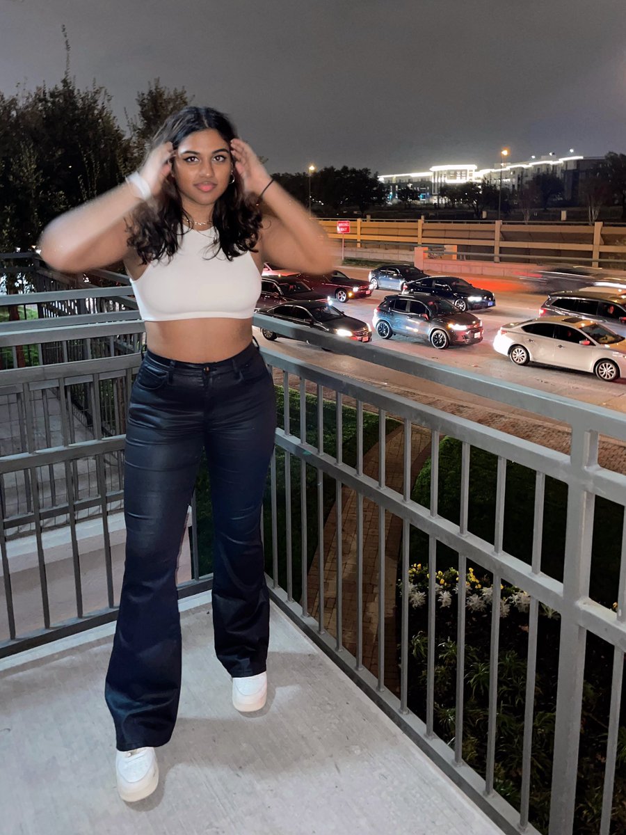 prepreawasthi's tweet photo. look im not wearing gym clothes for once https://t.co/2tJKITGmif