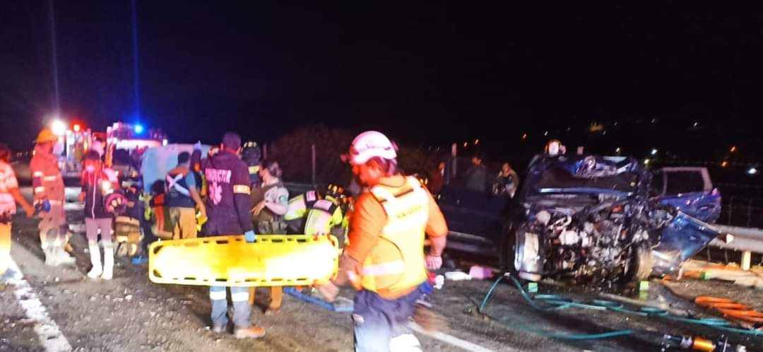 eo_enlinea's tweet photo. TRAGEDIA EN LA RUTA 60.- Fallecieron dos adultos y tres menores de edad en choque frontal, esta medianoche
https://t.co/mbA5MJEjxQ https://t.co/qMpHvdu8Ia