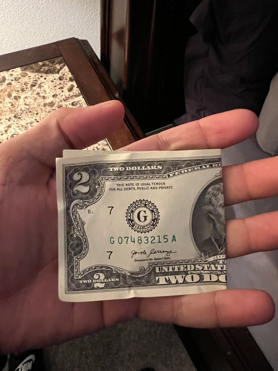 EdisonParra's tweet photo. No puedes ignorar el billete de $2 de la suerte. 🍀

RT y Like para que tengas rial el resto del año 2022. https://t.co/TqAfxmGOLr