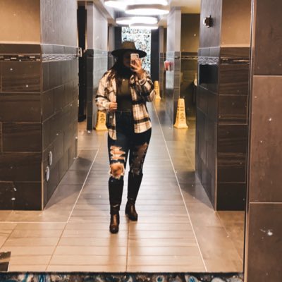 laceybragg17's tweet photo. #NewProfilePic https://t.co/laMdVHJ1tQ