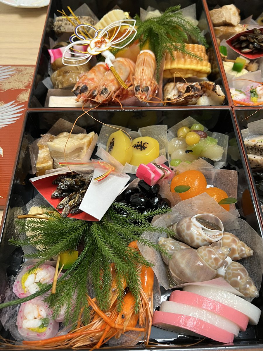 isakwok's tweet photo. おせちボクス~ https://t.co/cJKXA6cRFv