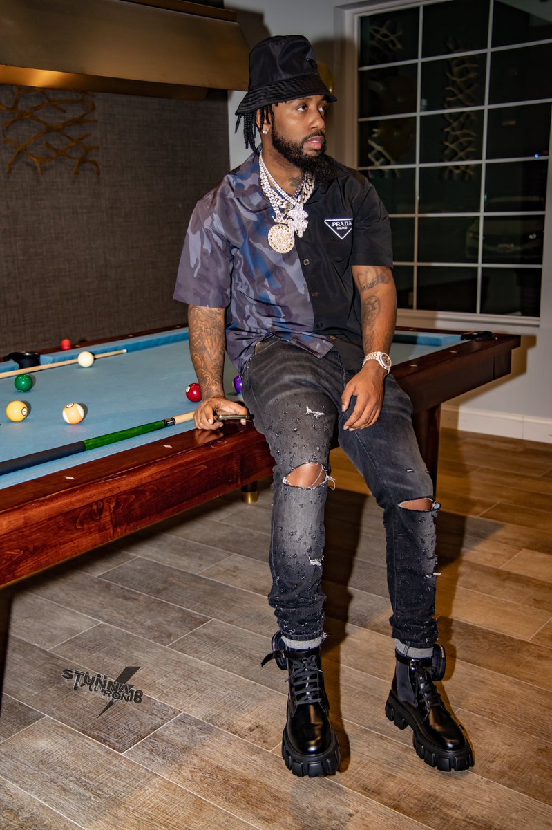 officialjallahh's tweet photo. SHE WAS FAITHFUL 🥱TILL SHE MET A GANGSTA 💙, I BROUGHT HER HABITS BACC 💰  @rowdyrebel @fettylucianogs9 https://t.co/MVkH1GCmLR