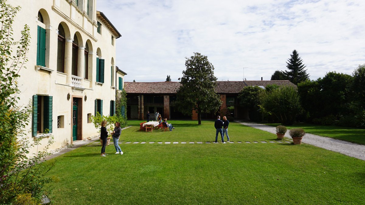 ProgLiberati's tweet photo. Ecco alcune #Foto  della prima edizione di #Liberati! #progetto #progettoliberati #esperienziale #percorso #crescitapersonale #crescita #crescitainteriore #wsolutionsve https://t.co/zLLIbxUix2