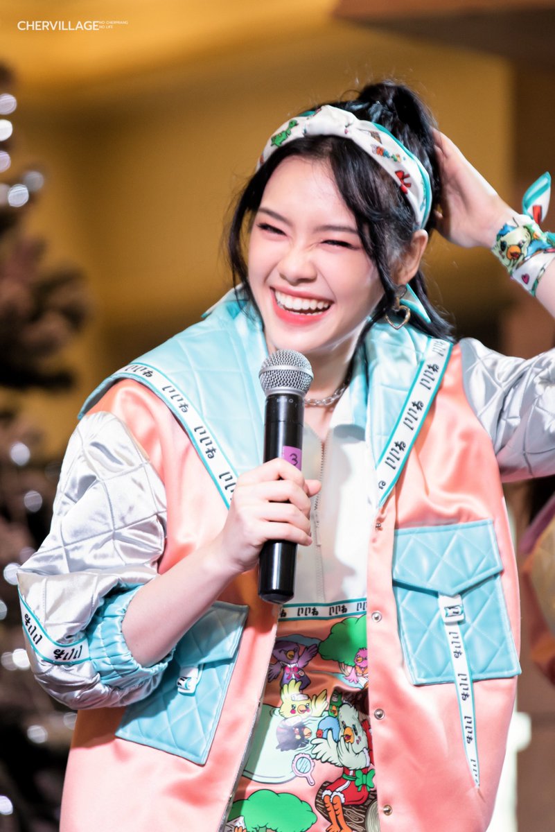 Chervillage48's tweet photo. this year,
we will look forward to your success~
and still continue to protect your smile 😬
happy new year to Cher and her cats! 🎊✨
/h.
#CherprangBNK48
#GoGo2022WithCher https://t.co/FrkomJ5KSi