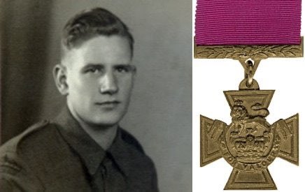 OnthisdayRN's tweet photo. #OnThisDay 1945 Cpl Thomas Peck Hunter, advancing with @43Commando @RoyalMarines at Lake Comacchio charged across open ground to clear a German position &amp; 3 Spandau machine guns, firing his Bren gun from the hip. He allowed his Troop to advance but died shortly after. Awarded #VC https://t.co/0yzCCCs07P