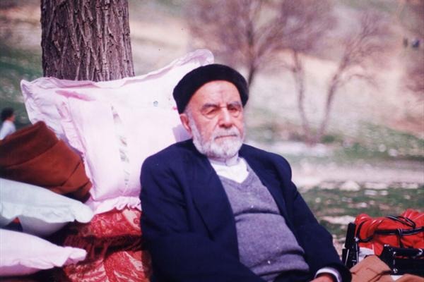 toobayemahabbat's tweet photo. هر وقت برای "آخر" خودت ترسیدی "اوّلت" را یاد کن که هیچ نبودی و خداوند تو را ایجاد کرد و این همه به تو خوبی کرد؛
آخر هم خدا همان خداست.
#میرزا_اسماعیل_دولابی https://t.co/CukBwLqdd1