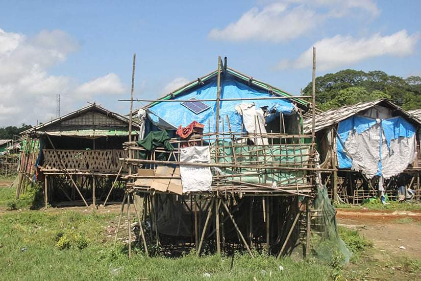 Chanapai247's tweet photo. @Refugees , please take a look to this pictures of refugees' houses at IDP camp of #KyaukTaw's Wah-Taung. Those houses urgently need to be refurbished .

#2022Jan2Coup
#WhatsHappeningInMyanmar 
#AuspiceRefugees #RefugeesNeedHelp https://t.co/paV9EhbGmo