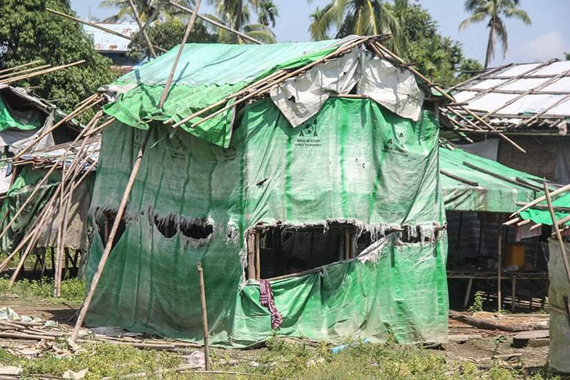 Chanapai247's tweet photo. @Refugees , please take a look to this pictures of refugees' houses at IDP camp of #KyaukTaw's Wah-Taung. Those houses urgently need to be refurbished .

#2022Jan2Coup
#WhatsHappeningInMyanmar 
#AuspiceRefugees #RefugeesNeedHelp https://t.co/paV9EhbGmo