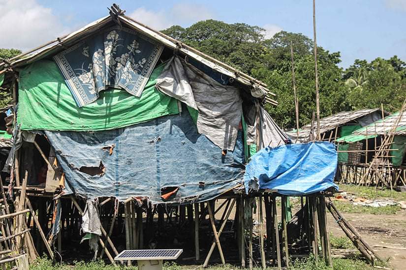Chanapai247's tweet photo. @Refugees , please take a look to this pictures of refugees' houses at IDP camp of #KyaukTaw's Wah-Taung. Those houses urgently need to be refurbished .

#2022Jan2Coup
#WhatsHappeningInMyanmar 
#AuspiceRefugees #RefugeesNeedHelp https://t.co/paV9EhbGmo