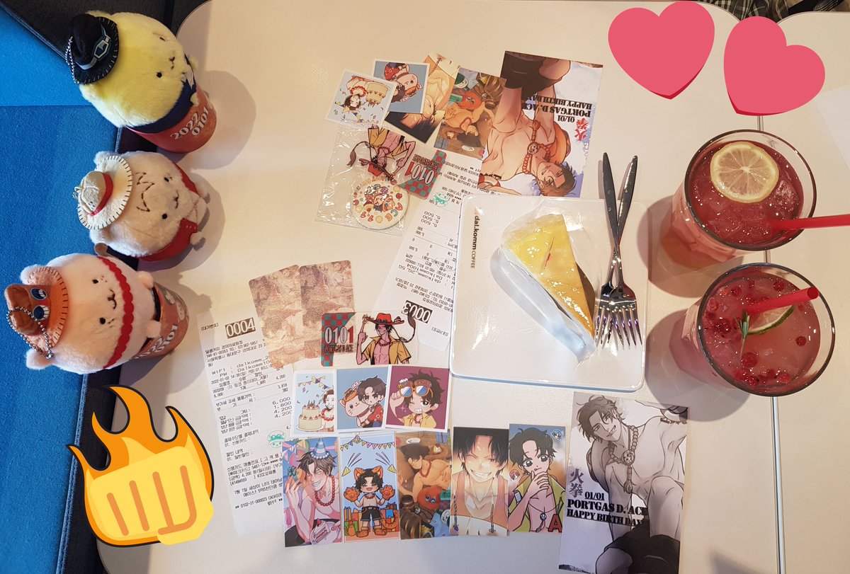 soyum_SL's tweet photo. 생일 당일에는 못 갔지만 에이스 생카 다녀왔습니다!🥰🥰 음료부터 포토존까지 에이스로 가득 차 있어서 정말 즐겁게 있다가왔어요(♡˙︶˙♡)

#1월_1일_세상이_너의_태어남을_축복하는_날
#에이스_5억5천만큼_생일_축하해 https://t.co/vIVc8H5A5M