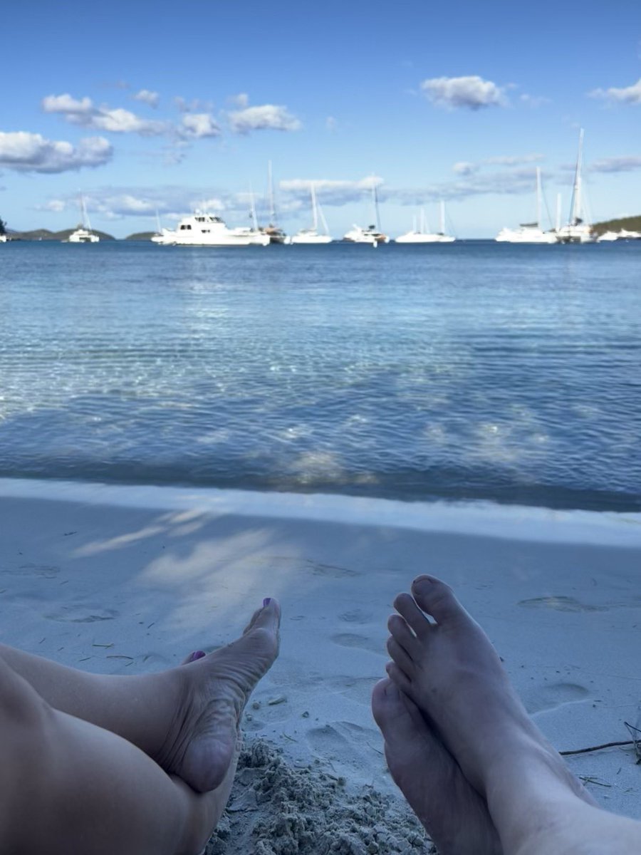 gr8xvilla's tweet photo. Day 1 of the new year starts off at #MahoBay! https://t.co/hGKFNYTswl