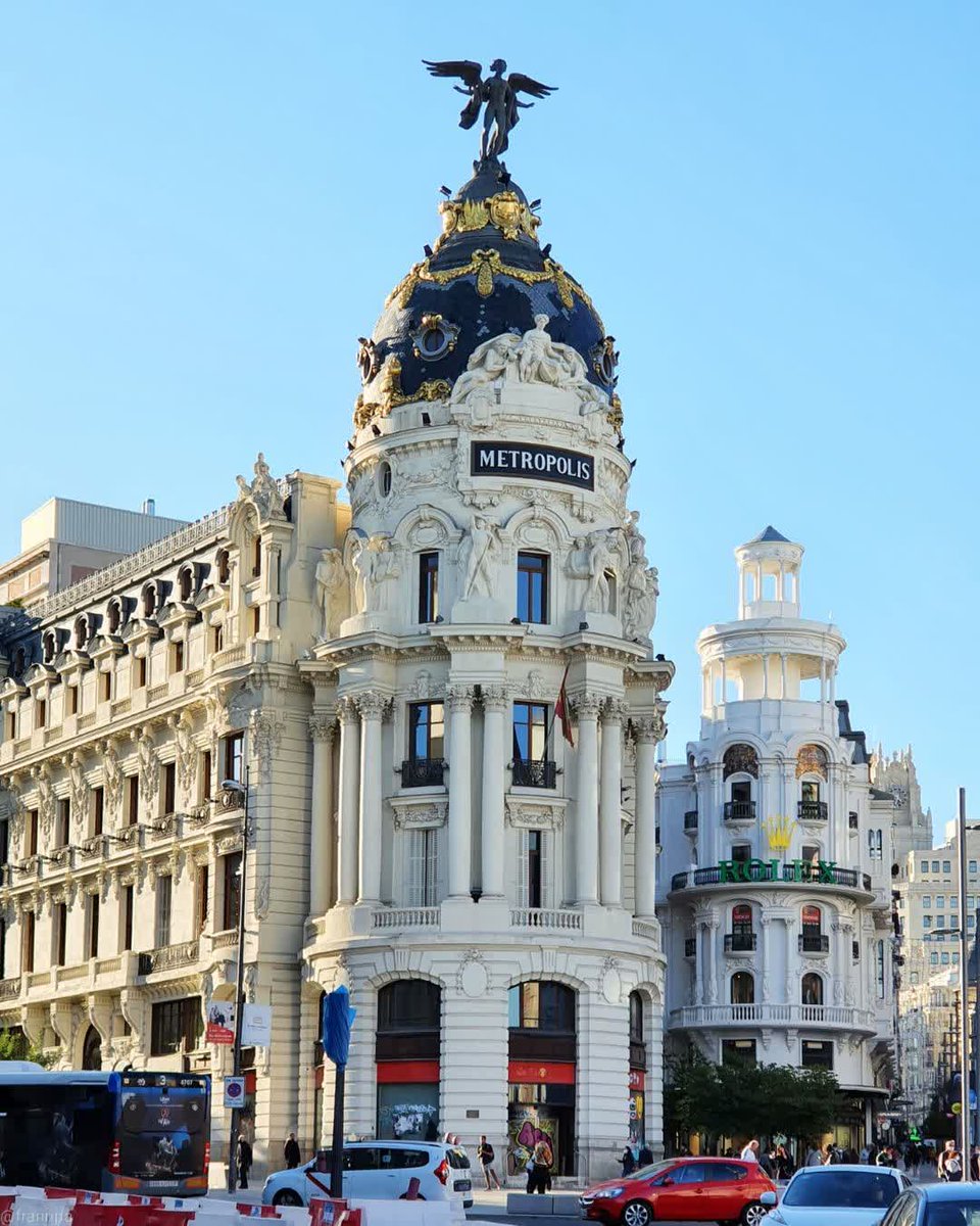 Granviademadrid's tweet photo. ¡Buenos días #Madrid!
“No se modifica la vida sin modificarse uno mismo.” (Simone de Beauvoir)
#FelizDomingo #GranViaMadrid
#EdificioMetrópolis #EdificioGrassy
📷 @franripa https://t.co/bHlVWxybrk