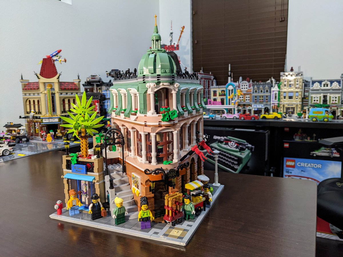 What incredible way to start the year! A brand new LEGO modular and a magnificent raid from @JANGBRiCKS and his super community. Thank you all so much for joining in and supporting what I love to do, it means the world to me!