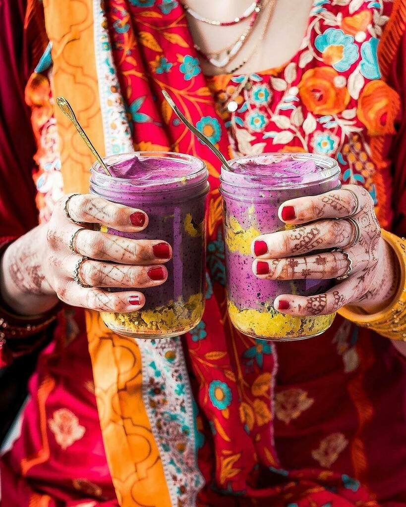AvidoFood's tweet photo. Goooood morning 😍 And happy new year! Would you like to eat one of those jars? 😋 Those are filled with turmeric oats layered with purple sweet potato banana ice cream 😍
Made by @justynamanjari 💕. The recipe is on her blog 🤗
⠀
AND now to our tagge… https://t.co/A5ndgJ4J3m https://t.co/eSjSqgxkgI