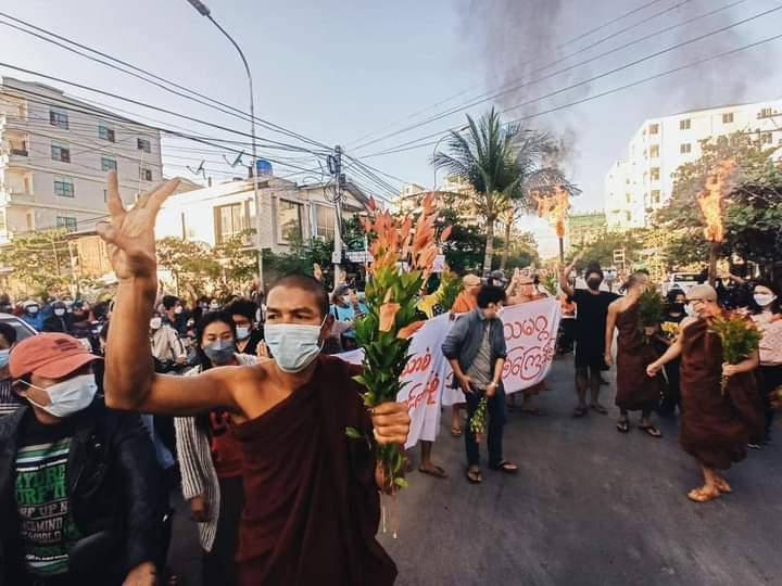 GscbMyanmar's tweet photo. Joint forces from Mandalay took on the streets for the falling of Military council and protest for the release of political detainnees on Jan 1 .
#GSCB
#WhatsHappeningInMyanmar
#2022Jan2Coup https://t.co/BGXZ3GXQeX