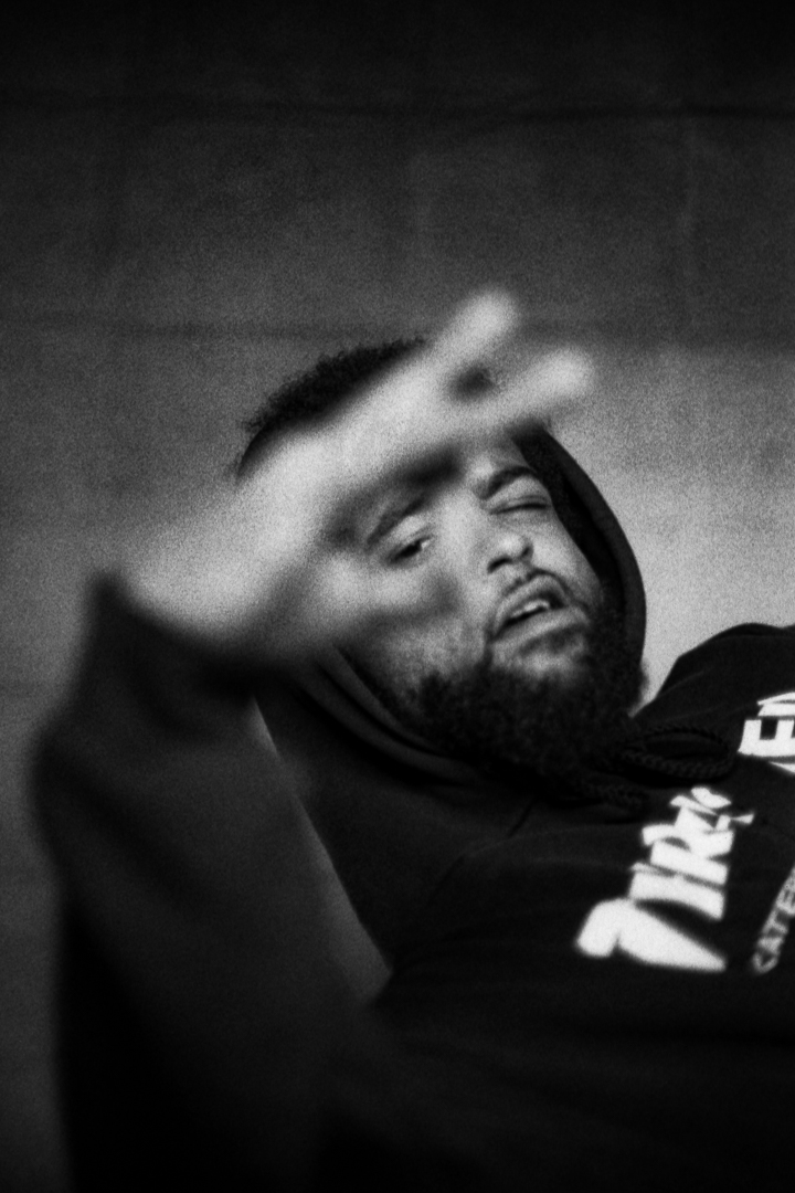 Clothilde_BL's tweet photo. Happy New Year !
Portrait session with @KillASonKillA crew at @lanef16 for their Wolf show tour.
#festival #music #voeux2022 #RapSong #hiphop #filmphotography #blackandwhitephotography https://t.co/bWDbqnzMNi