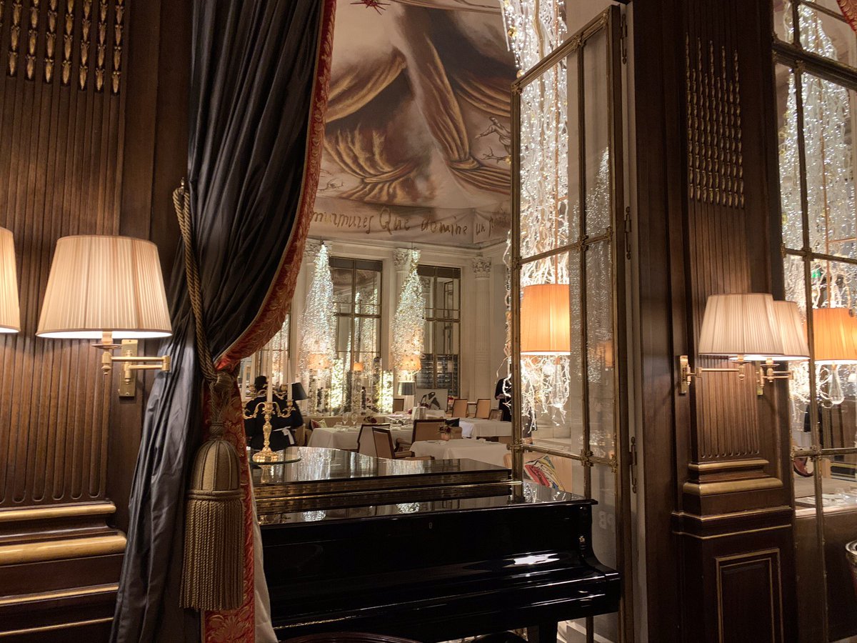 gunewan's tweet photo. Christmas bubbles @LeMeurice #Paris on Christmas Day.  How much better can it get!?!? Gorgeous surroundings🤩 https://t.co/cDEAyYSbRa