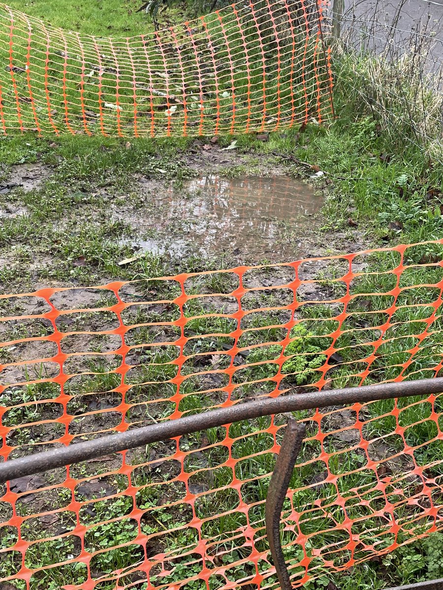 Ponchosurf's tweet photo. And the field opposite!
Still think this is acceptable @SouthernWater ?  Do you realise why apologising and just putting up a fence is enough?! https://t.co/8oPiuVBa4L