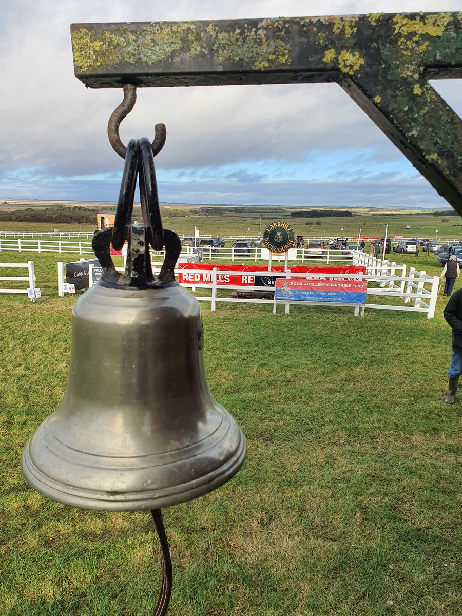 Sun out
Going good
9 runners to post for 1st race Larkhill
#gopointing🏇 #gopointing