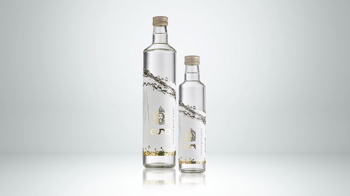 classysara_'s tweet image. اعتقد نية المسؤول عن تصميم عبوات #ايفال إنها تكون أكثر فخامة وهذا يفسر نوعًا ما سبب إختياره للون الذهبي.. مايبي العميل ينتعش يبيه يتباهى بالعلبة #Iguess 

ولكن الفكرة تشوهت بعد ماستخدم البلاستيك