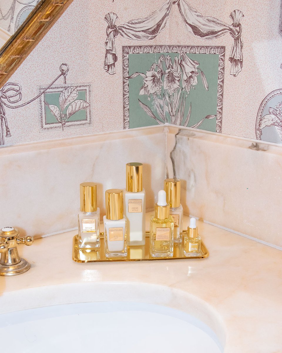 chatelierskin's tweet photo. New Year, New You! Start the year off with healthy, glowing skin with Chatelier 🤩⁠

https://t.co/nXZb6nBrpb

#skinalgo #everydayskincare #aestheticskincare #topshelfbeaute #skincarecommitment #thealglow #friyayfaves #vanityshot #thefile #skincareshelfie https://t.co/eALdDS7lFQ