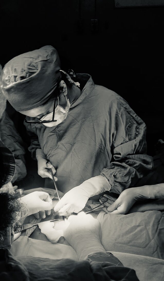 Leading the way in the OR: women in surgery!
Hardwork,will power and determination will always open doors for you. No stopping!
#WonderWoman #womensurgeons
<a href="/SOS_Pk/">Surgical Oncology Society Pakistan. SOSPK</a> <a href="/hjmajid/">Haroon Javaid Majid</a> <a href="/PkSurgeons/">WomenSurgeonsPK</a> <a href="/PashmalY/">Pashmal Yousaf</a> <a href="/RabiaIkram/">Rabia Ikram 🇵🇰 🇵🇸</a>