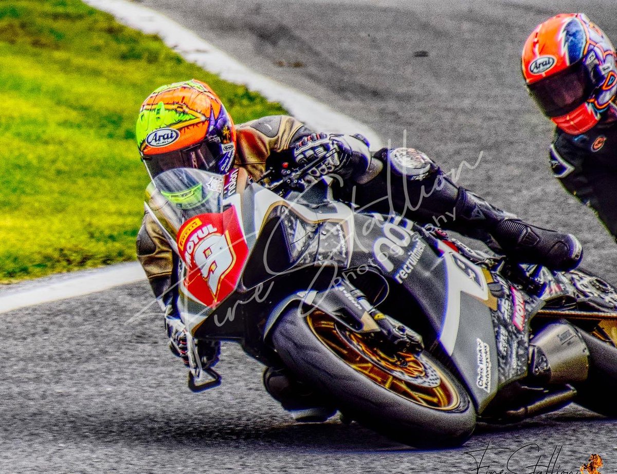 FireStallion666's tweet photo. Never sorted all the photos from last year ππ€·π»ββοΈ #ducati #trioptionscup #oultonpark Sep 21. @bennetts_bike @DucatiMotor #firestallionphotography https://t.co/uejbQ7J42b