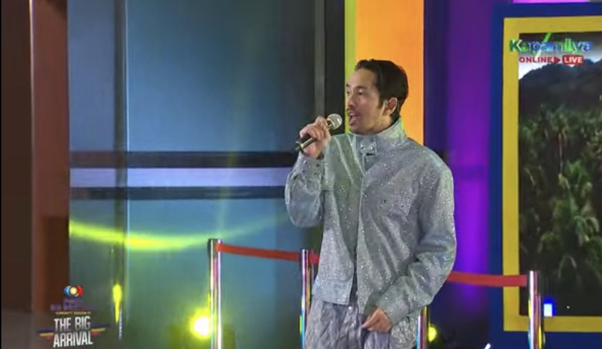 ABSCBNpr's tweet photo. Rico Blanco, live na pinerform ang kanyang bersyon ng "PBB" theme kasama ang ex-housemates na sina KD at Alexa! #PBBKumuBigArrival https://t.co/BDkmbr4kPQ