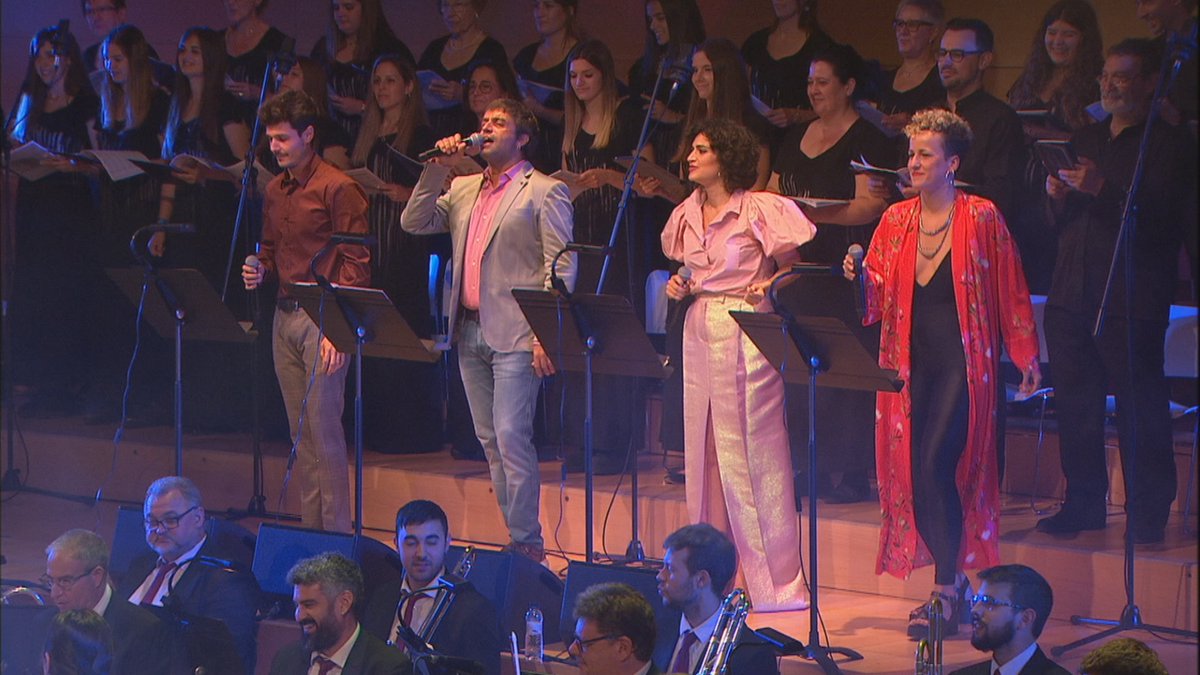 3Cat (@som3cat) on Twitter photo Un concert amb els grans temes dels músics més populars que han passat per la discogràfica <a href="/musicaglobal/">Música Global</a>. Amb la <a href="/SCCCat/">SCCC de Catalunya</a>, la <a href="/Polifonicap/">Polifònica Puig-reig</a>, <a href="/ManuGuix/">Manu Guix</a>, @ElenaGadel, <a href="/mikinunez/">Miki Núñez</a> i Paula Giberga @lapaumusic #MúsicaGlobalTV3
▶ ccma.cat/tv3/alacarta/2… Un concert amb els grans temes dels músics més populars que han passat per la discogràfica <a href="/musicaglobal/">Música Global</a>. Amb la <a href="/SCCCat/">SCCC de Catalunya</a>, la <a href="/Polifonicap/">Polifònica Puig-reig</a>, <a href="/ManuGuix/">Manu Guix</a>, @ElenaGadel, <a href="/mikinunez/">Miki Núñez</a> i Paula Giberga @lapaumusic #MúsicaGlobalTV3
▶ ccma.cat/tv3/alacarta/2…