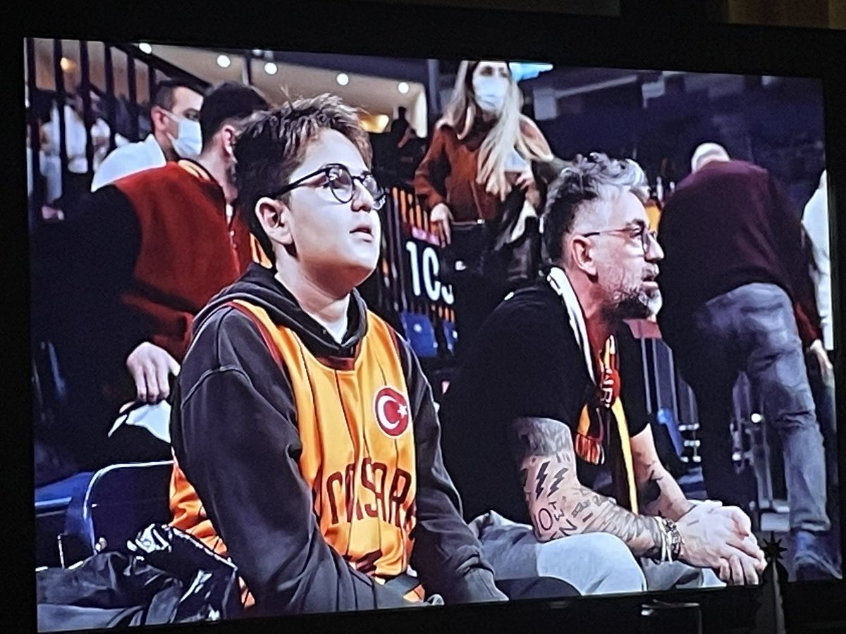 JoshBett1's tweet photo. The Basketball Champions league have made an amazing new series called HUMANS OF BCL. Episode 1 features a father who is a Galatasaray fan inspired from his father and then passes on to his son.
#BasketballCL #HumansofBCL
Full video on YouTube: https://t.co/xwge0MCYLF https://t.co/QbbaWUgaiZ