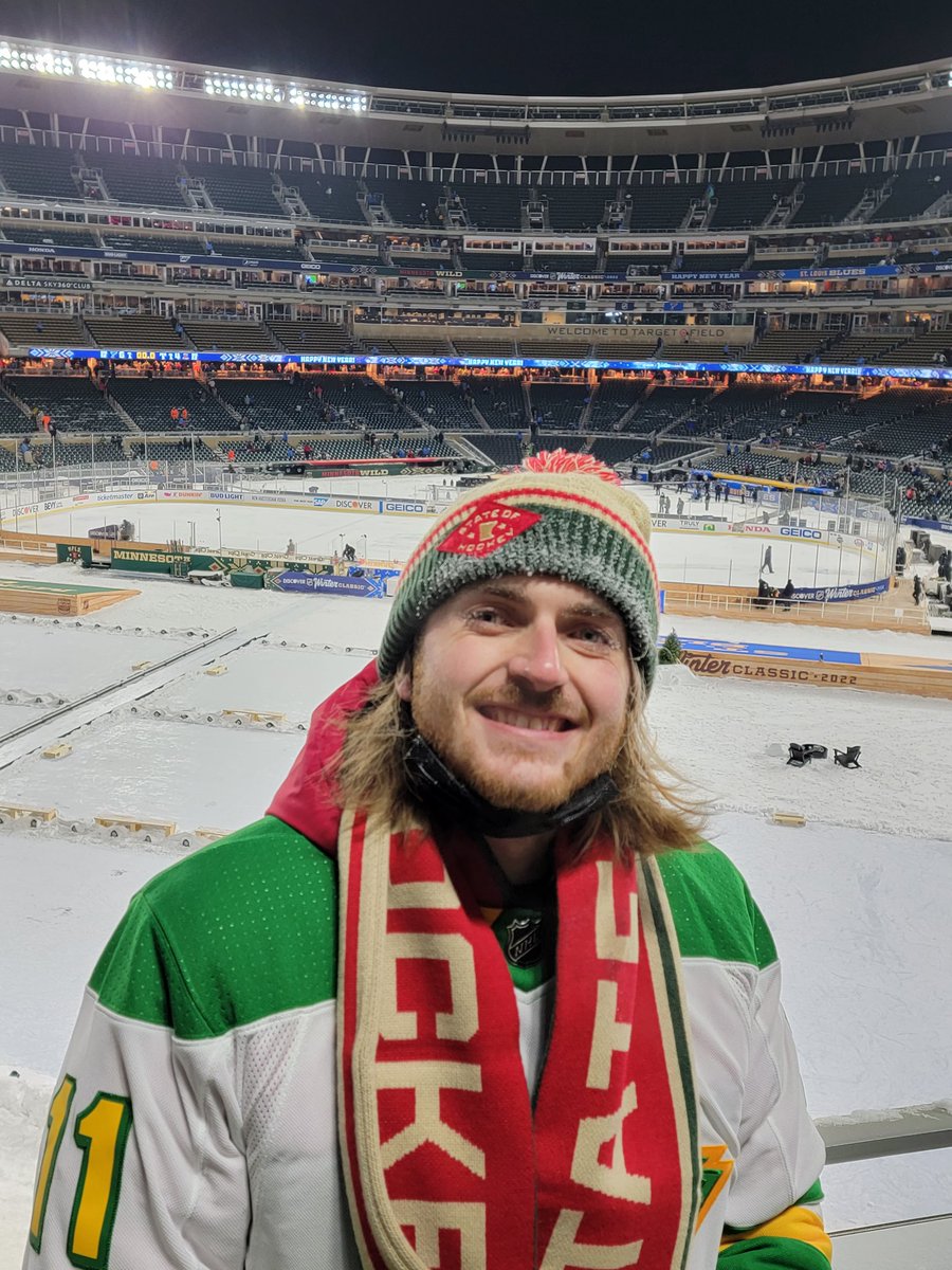 pancakehuts's tweet photo. Although it might have been 5 below zero at puck drop, and the Wild got throttled. This was the experience of a lifetime. I don't think anything can compare to this. ❤❤❤#WinterClassic @mnwild @NHL https://t.co/EjhfaxlDZN