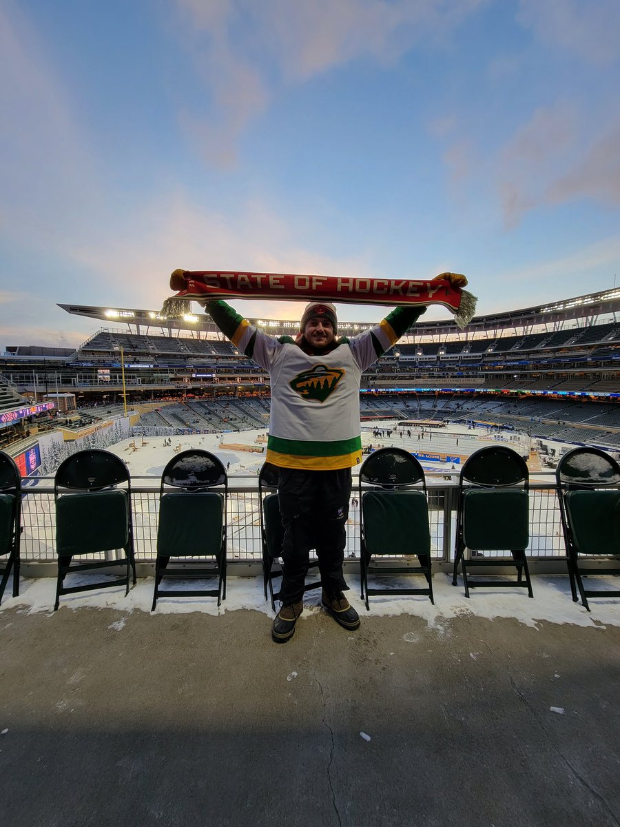 pancakehuts's tweet photo. Although it might have been 5 below zero at puck drop, and the Wild got throttled. This was the experience of a lifetime. I don't think anything can compare to this. ❤❤❤#WinterClassic @mnwild @NHL https://t.co/EjhfaxlDZN