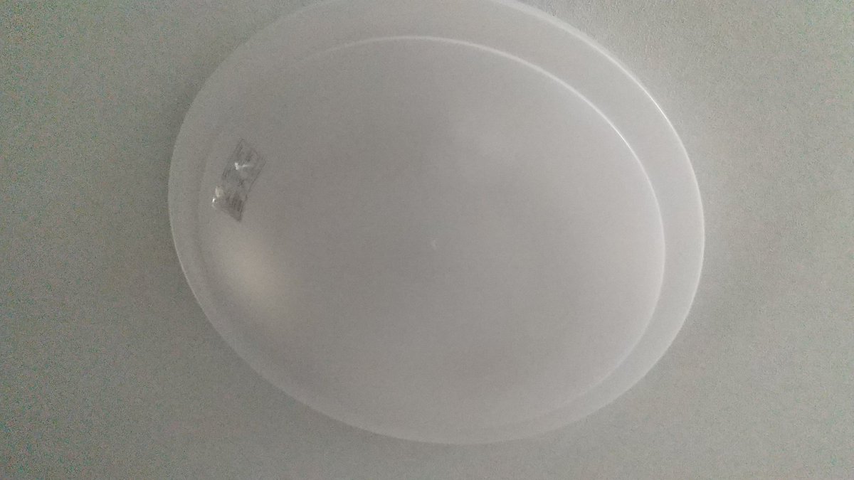 kobe_iiba's tweet image. 作業部屋のライトを!!!!!
LED!!!〜〜〜〜🎊🎉🎊🎉
おめでとう🎉🎉🎉

だって買換スリム蛍光灯と新品LEDとの差が少ししか変わらないなら基部ごと交換でしょ!!

めっちゃ明るい!!🤩
手元ライトは軽い補助でOKくらい!!😉👍
やり易くなるぜ!ぜ!ぜ!
#神戸iiba 
#LED化 

施工して片付けまで30分!!簡単!!