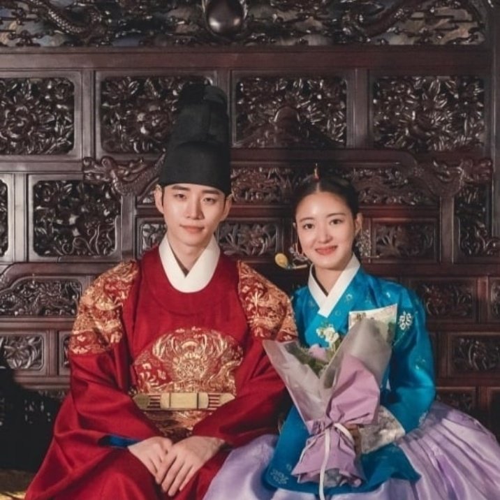 klarizeshanee's tweet photo. One of the best KDRAMA for the year 2021 MBC.❤ they still manage to give the viewers a happy ending!😥
The red sleeve is finally signing off.💔 sandeok you two did very well job we will miss you sandeok couple thank you so much!❤😭
#TheRedSleeve 
#leejunho 
#leeseyoung https://t.co/k0euLbBuhF
