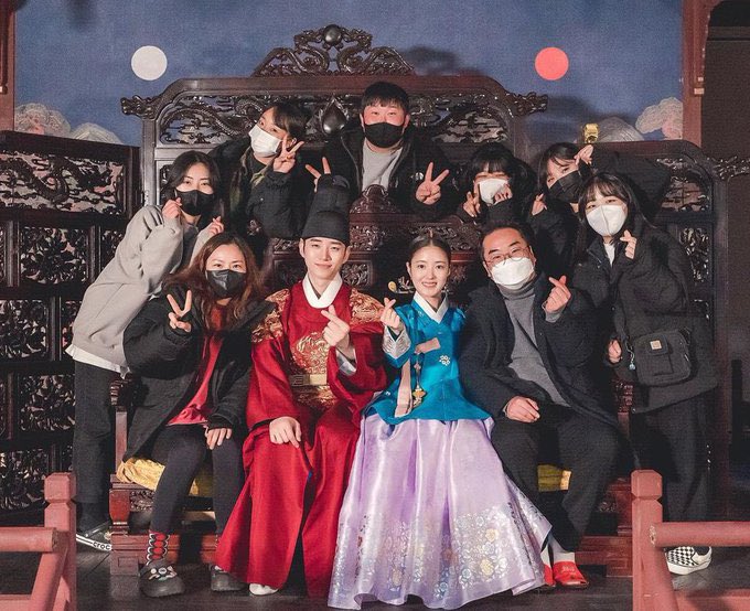 klarizeshanee's tweet photo. One of the best KDRAMA for the year 2021 MBC.❤ they still manage to give the viewers a happy ending!😥
The red sleeve is finally signing off.💔 sandeok you two did very well job we will miss you sandeok couple thank you so much!❤😭
#TheRedSleeve 
#leejunho 
#leeseyoung https://t.co/k0euLbBuhF