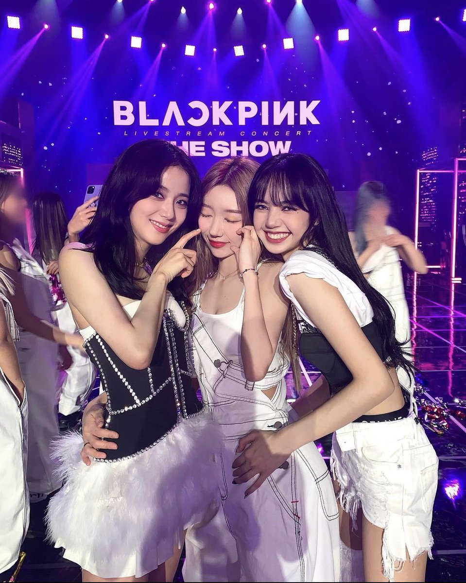 mew9932's tweet image. พิซูสวยแบบมิสโคเรียมาก ลิซ่าสวยแบบลูกครึ่งหน้าคมสวยมากกกกกชอบมากกกก มัมหมีหวังว่าปีนี้หนูจะไว้ผมยาวนะคะ ผมยาวหนูสวยมากจริงๆ #JSOO #LISA