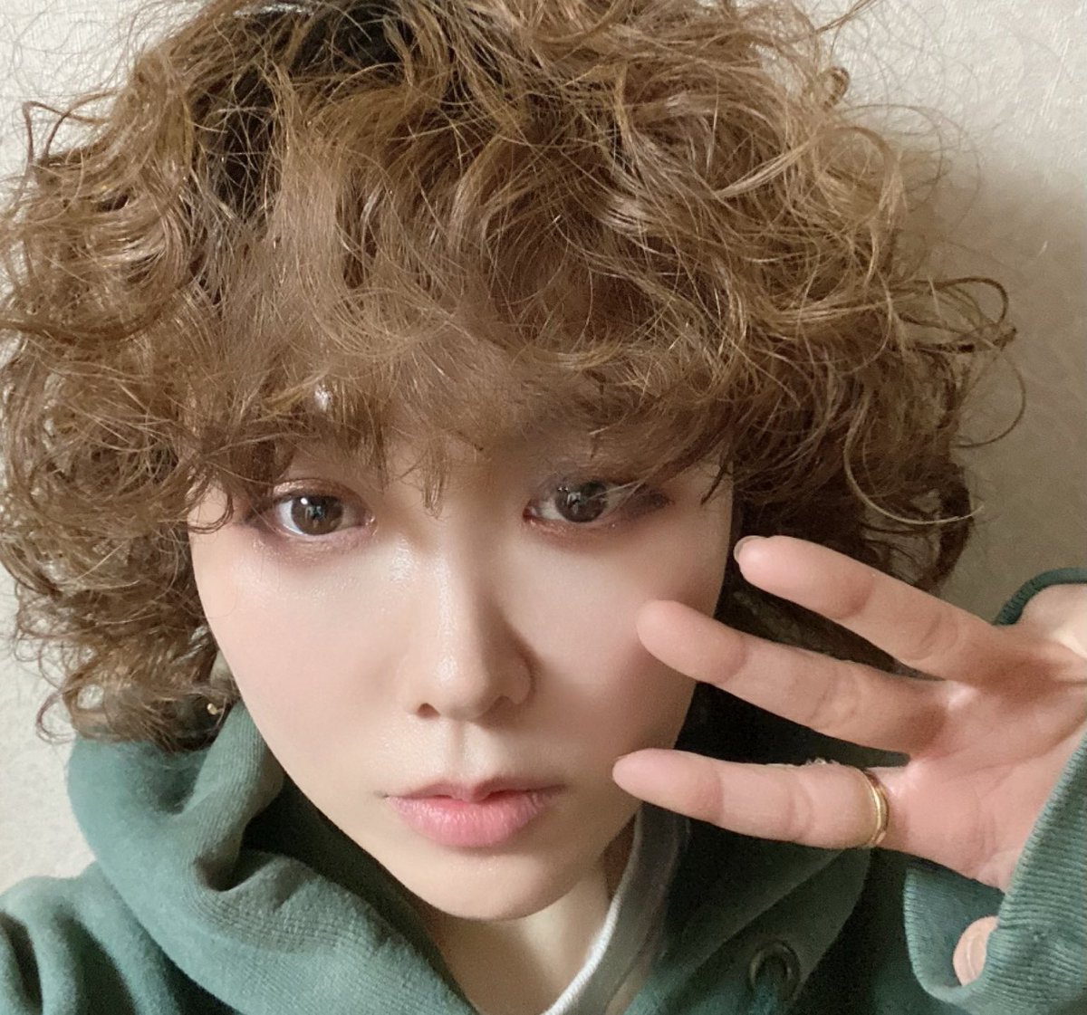 chibayukinnko's tweet photo. あけましておめでとうございます。

私事ですが、今日で43歳になりました。

今年もがんばりますので、どうぞよろしくおねがい致します☺︎

#あけましておめでとうございます #新年 #2020 #43歳 https://t.co/kUvpHz9JbV