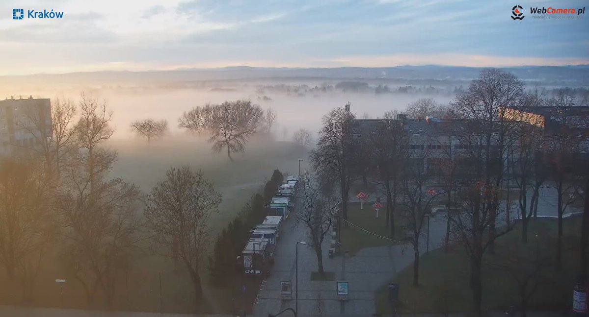 krakow_pl's tweet photo. Pierwsza tegoroczna #niedziela wita się z Krakowem temperaturą bardziej wiosenną, niż zimową, pięknie wschodzącym słońcem i mgłą nad nowohuckimi łąkami😀#Dzień_dobry
@MeteoprognozaPL #NowaHuta #UnityCentre https://t.co/hEGq6JCZ09