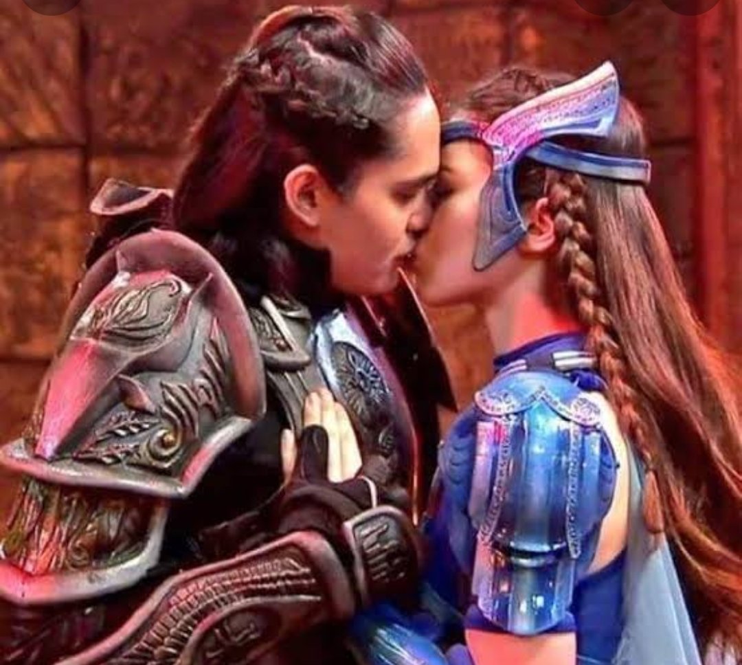 Live_The_Life27's tweet photo. Unforgettable chemistry

#RSPMyFairytaleHero
KYRU MyFairytaleHero https://t.co/q986UNqq7e