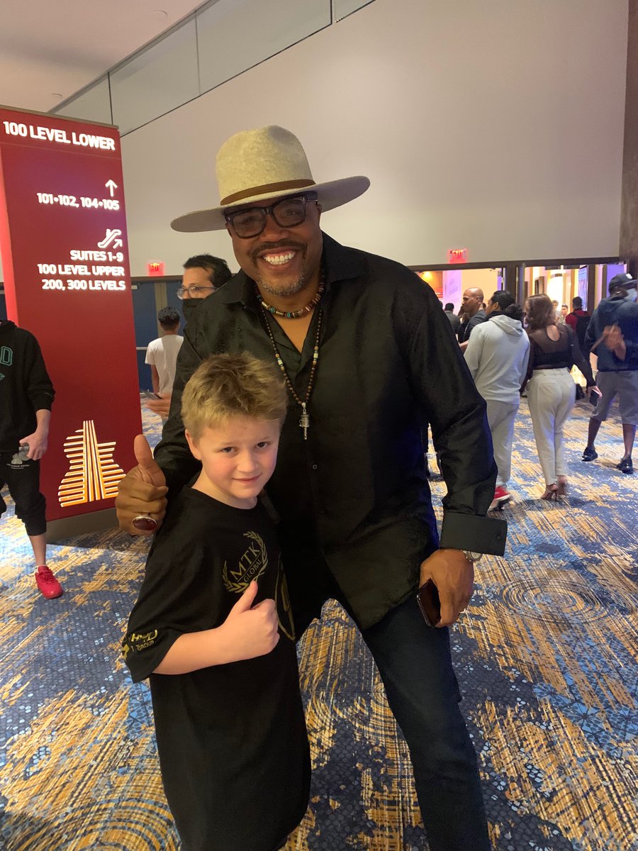 RLonger's tweet photo. Cooper and my dad were able to meet the great Evander the real deal Holyfield. #OrtizMartin #Foxpbc https://t.co/IZKmy5MHKd
