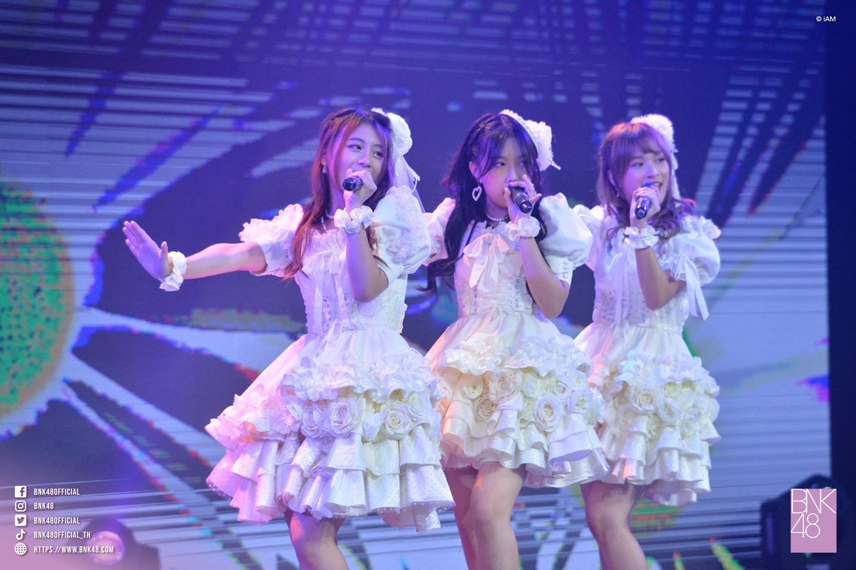 FondBNK48PH's tweet photo. TeamNV Theater no Megami 💗 #LoveAtFirstBeat
#FondBNK48 #BNK48 #FondVYRA #VYRA #Mew_mn #NewBNK48 #NewVYRA 1/3 https://t.co/feB5ZKQFyb