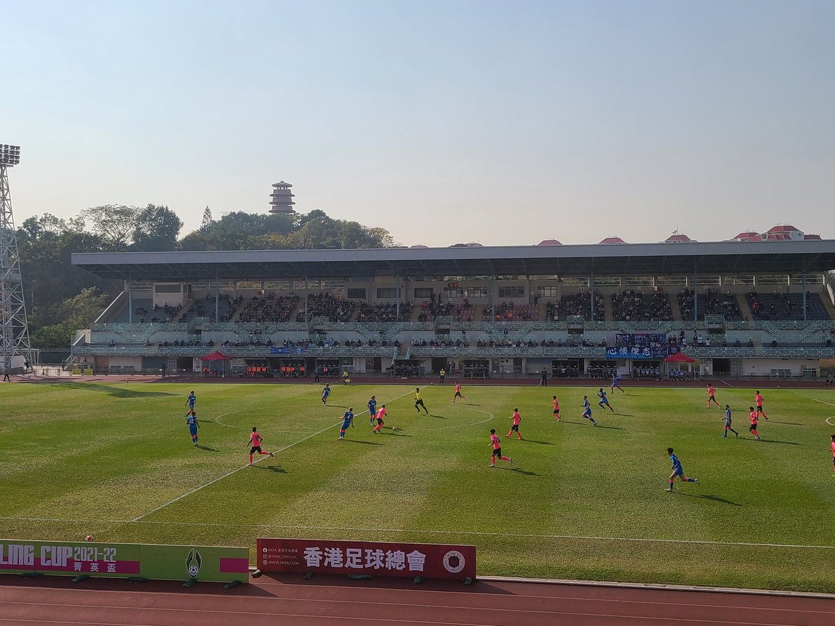 christie_1122's tweet photo. Oddly sunny afternoon in Yuen Long for #SaplingCup Kitchee v Rangers. #hkfootball https://t.co/D16VshjTlu