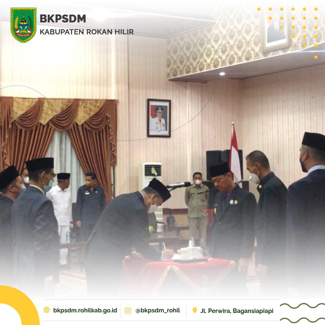 bkpsdmrohil's tweet photo. Jumat, 31 Desember 2021. Pengukuhan dan Pelantikan Pejabat Administrator dan Pejabat Pengawas di Lingkungan Pemerintah Kabupaten Rokan Hilir oleh Bupati Rokan Hilir.
Pelantikan yang dilaksanakan di Gedung Misran Rais tersebut... https://t.co/WT0qrICFJc