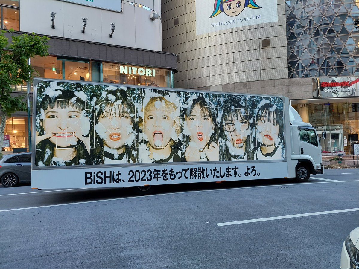 fuku_DD's tweet photo. 渋谷に年明けの買い物に来たらBiSHさんのトラックが走ってました https://t.co/WxvqPZh7Av