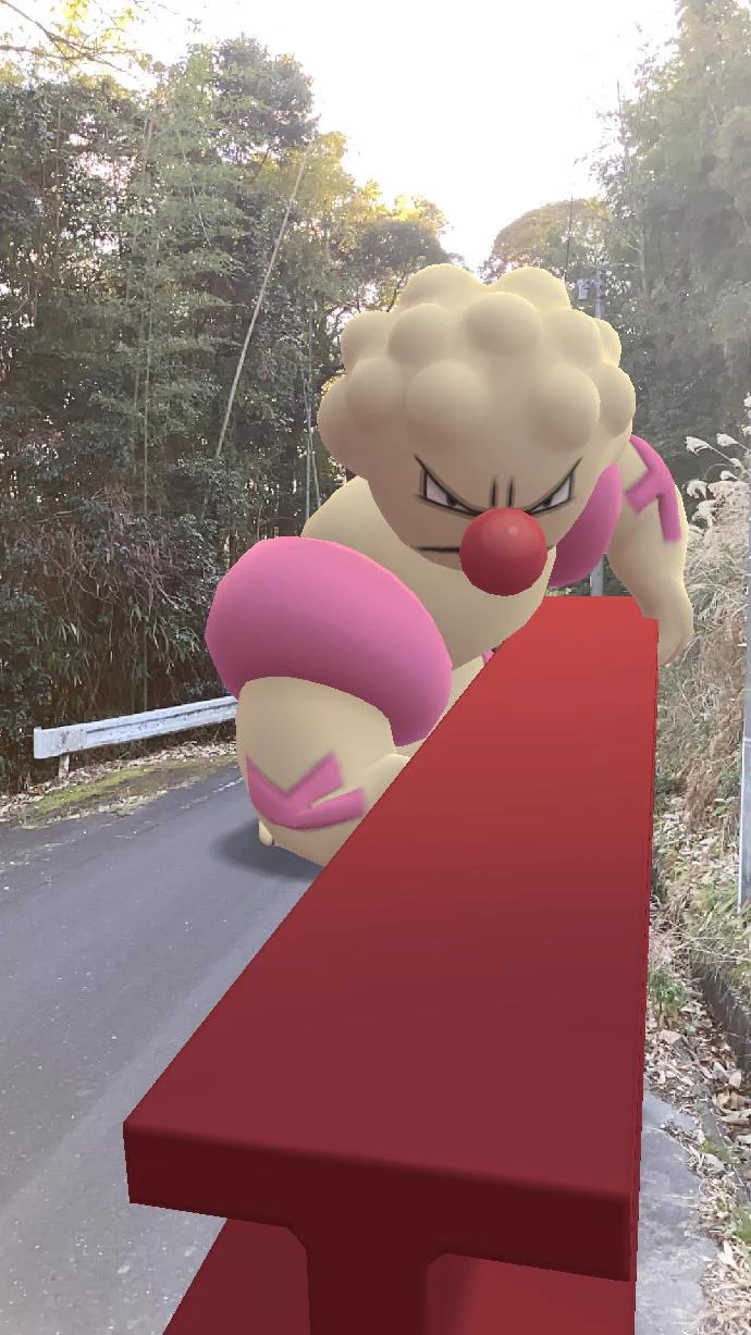 ポケモンGOがバグったことで？巨大なドテッコツに襲われるwww