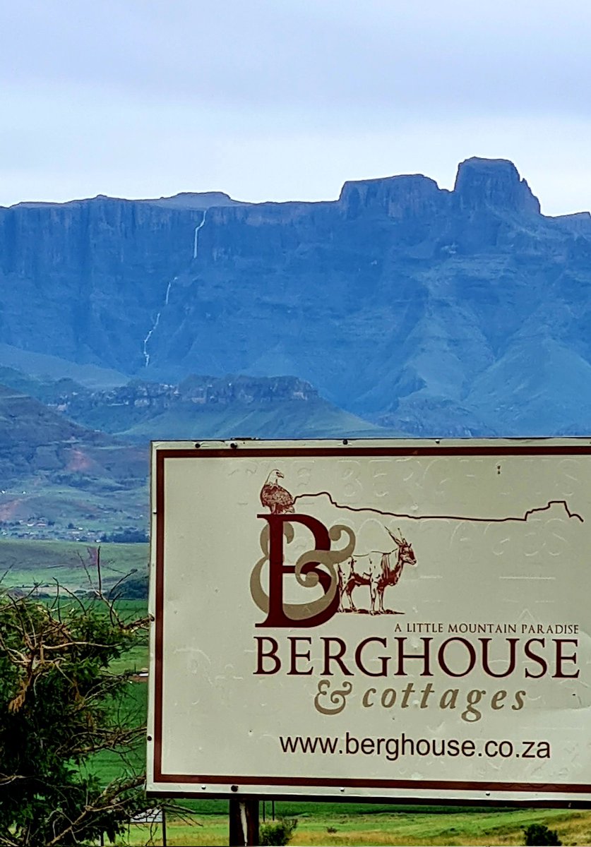 berghouse's tweet photo. Impressive Amphitheater mountain views and even more impressive Tugela Falls
.
.
#Summertime #tugelafalls #Amphitheatermountain #amphitheateraccommodation #mountauxsources #sentinelmountain #chainladders #royalnationalpark https://t.co/OUO2DIXjd6