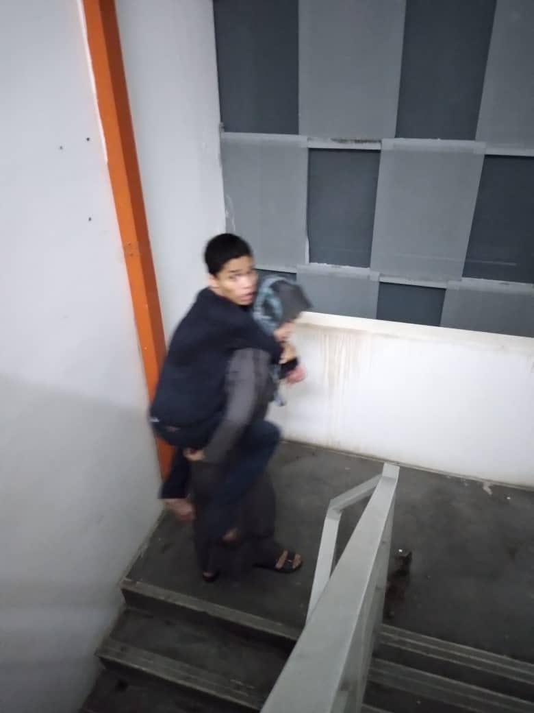 Tfsgxy_'s tweet photo. Tolong sebarkan. Bantu akak ni. https://t.co/eScdA6eHtj